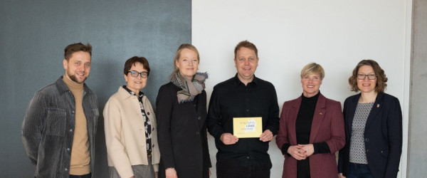 Thekla Walker (3.v.li.) besuchte ALB-GOLD (Quelle: ALB-GOLD)